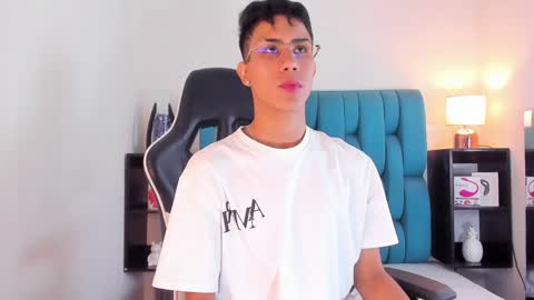 Snapshot of alannaughty_ chatting on January 24, 10:53 am alannaughty_ online show from January 24, 10:53 am