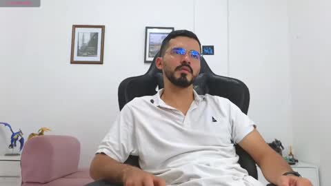 alejandroo_7 online show from October 22, 7:27 pm