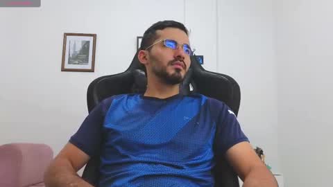 alejandroo_7 online show from October 30, 7:48 pm