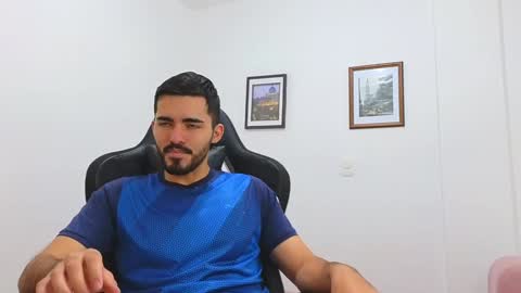 Snapshot of alejandroo_7 chatting on January 17, 7:53 pm alejandroo_7 online show from January 17, 7:53 pm
