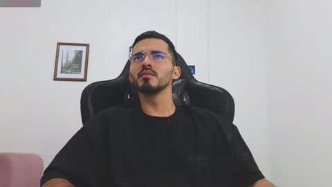 alejandroo_7 online show from October 27, 3:58 pm