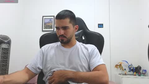 alejandroo_7 online show from July 2, 12:53 am