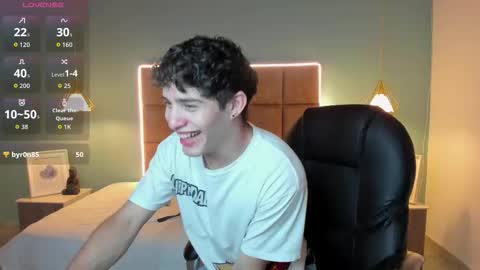 ALejoo Saenz online show from November 18, 5:16 pm