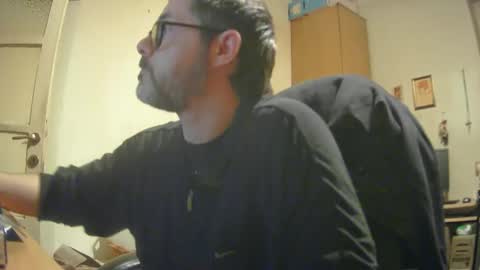 Snapshot of alex81pv1981 chatting on February 4, 5:23 pm alex81pv1981 online show from February 4, 5:23 pm