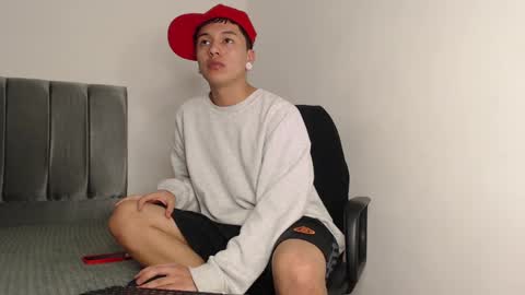 Snapshot of alex__lover chatting on December 17, 1:29 am Owen online show from December 17, 1:29 am