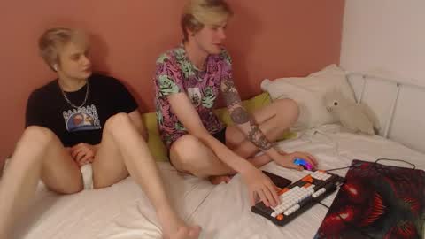 Alex  miller  and Oliver sweet  online show from May 6, 1:17 am
