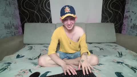 Snapshot of alex_foxy_man chatting on October 4, 2:33 pm Alex online show from October 4, 2:33 pm