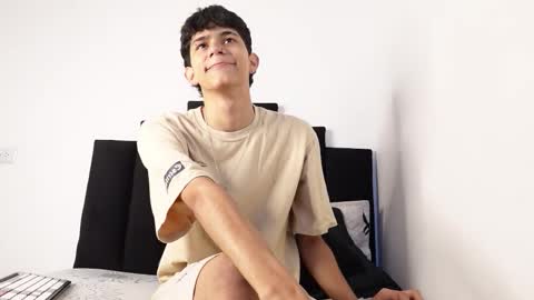 alex_mark_ online show from October 24, 1:35 pm