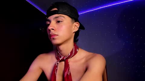Snapshot of alex_sweet_69 chatting on September 13, 12:39 pm Alex online show from September 13, 12:39 pm