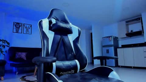 Snapshot of alexander_collin_ chatting on December 27, 10:16 pm Alex Collin online show from December 27, 10:16 pm