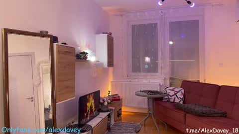 Snapshot of alexdavey chatting on January 7, 9:35 pm           online show from January 7, 9:35 pm