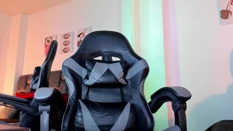 alexxus_smith online show from April 6, 6:42 pm