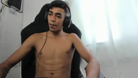 My name is Andrs and Im 18 years old. online show from June 20, 3:17 pm