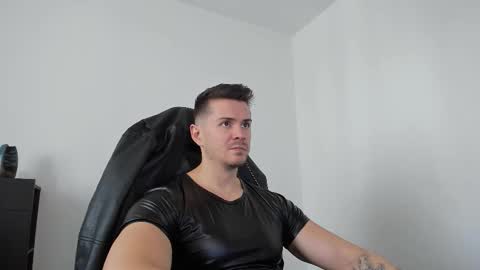 Snapshot of alphagodleatherking92 chatting on September 25, 8:24 am LeatherMaster online show from September 25, 8:24 am