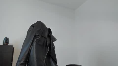 Snapshot of alphagodleatherking92 chatting on September 28, 3:32 pm LeatherMaster online show from September 28, 3:32 pm