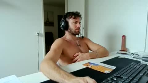 alphah_hunk online show from March 16, 12:31 pm