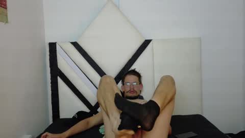 Snapshot of amo_rodrid chatting on October 16, 1:13 am Josue AMo online show from October 16, 1:13 am