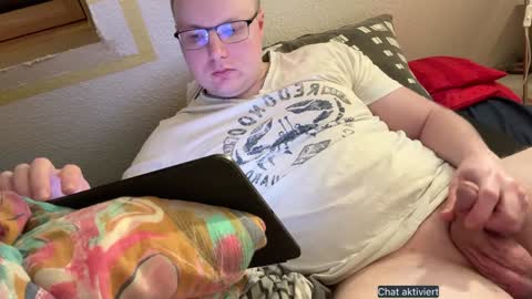 an0nym0us_usr online show from January 17, 10:16 pm