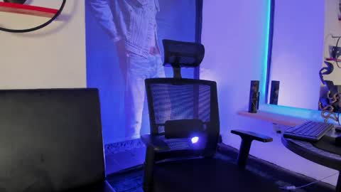 anddy_hugecock online show from May 19, 1:28 pm