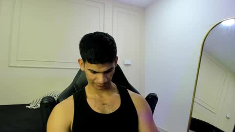 andres_stud online show from May 29, 4:44 am