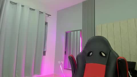 andres_stud online show from September 16, 4:57 am