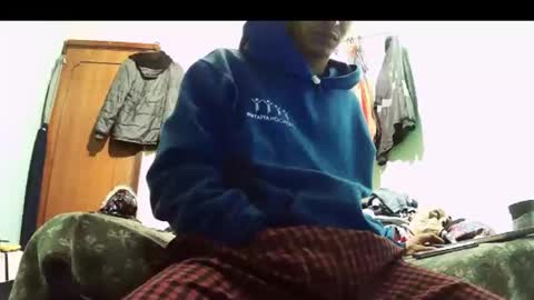 andrescaraballo18 online show from April 20, 5:10 am