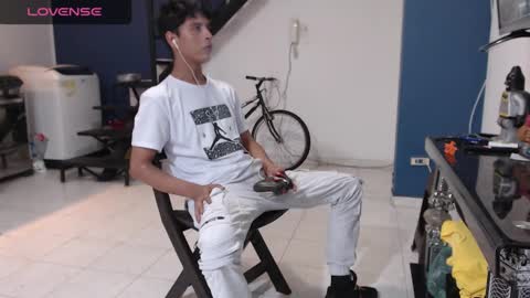 Andres Dean online show from February 8, 8:53 pm