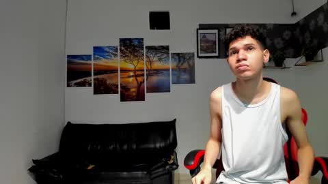 andrew_2811 online show from December 18, 7:15 am