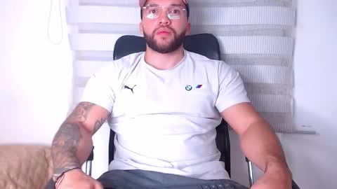 andrew_holden__ online show from October 27, 11:40 pm