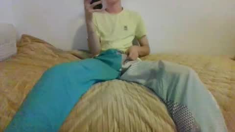 Snapshot of andrew_idk0g chatting on October 20, 6:23 pm Andrew online show from October 20, 6:23 pm
