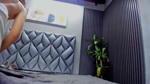 Andrew Taylor0 online show from November 14, 4:26 am