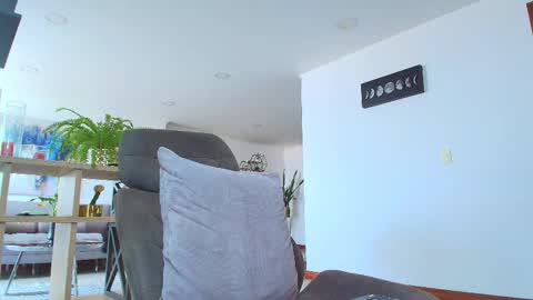 ANDREW WEST online show from November 11, 4:01 pm