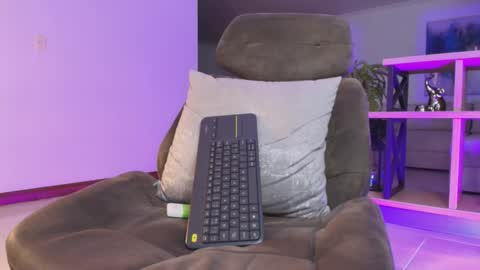 ANDREW WEST online show from January 6, 11:42 pm