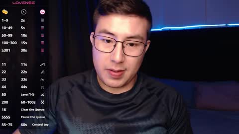 andrewmhilton_ online show from October 16, 5:04 am