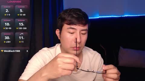 andrewmhilton_ online show from March 25, 6:28 am