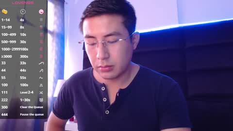 andrewmhilton_ online show from January 2, 8:02 pm