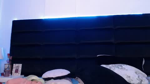 andrewmhilton_ online show from January 2, 2:22 am