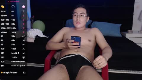 andrewmhilton_ online show from February 8, 12:06 am