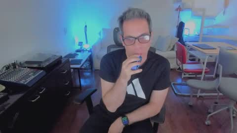 Andrew online show from December 16, 6:04 pm