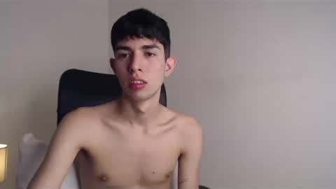 Snapshot of andy19_hot chatting on February 22, 11:32 pm andy19_hot online show from February 22, 11:32 pm