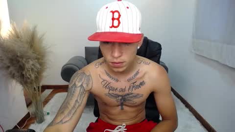 andyderek1 online show from December 17, 11:17 am