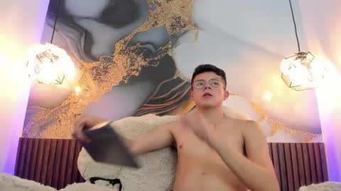 andyfame11 online show from October 22, 8:23 pm