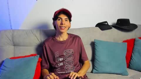 angel_dustt1 online show from May 27, 8:39 pm