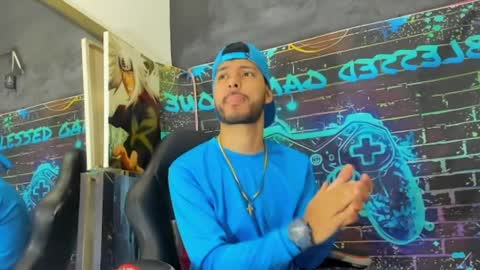 angel_villareal_ online show from April 9, 12:44 pm