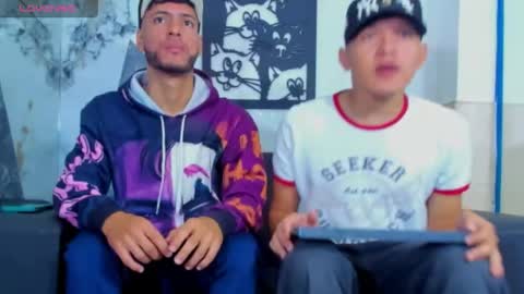 angel_villareal_ online show from April 25, 12:19 pm