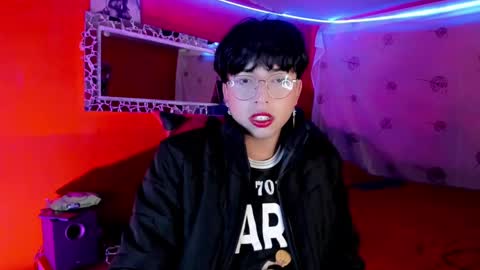 Snapshot of angellonfire chatting on October 10, 9:47 am Angel  online show from October 10, 9:47 am