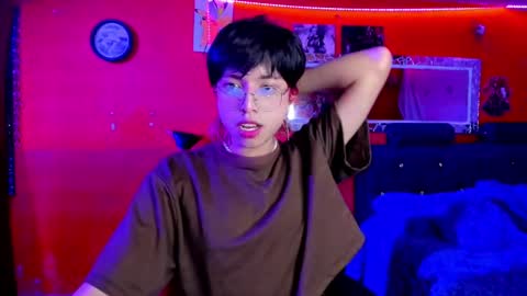 Snapshot of angellonfire chatting on March 6, 12:43 am Angel  online show from March 6, 12:43 am