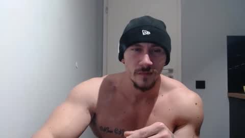  ------- SEX SHOW WITH GUYS AND GIRLS  MUSCLE SHOW online show from January 8, 7:45 pm