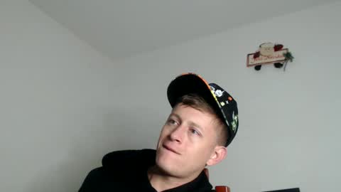 leon online show from December 6, 2:24 am