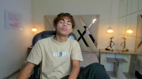 anyelotwink online show from March 9, 2:22 pm